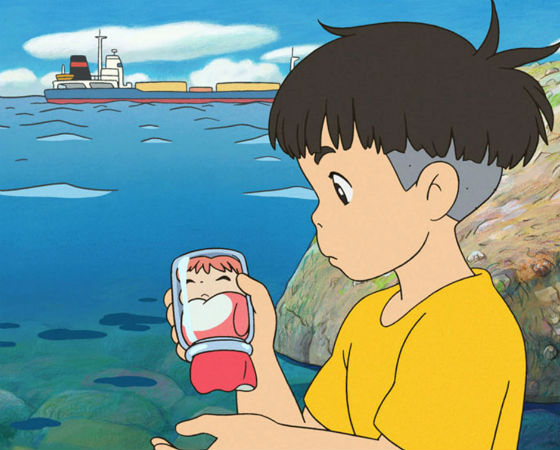 Com o lançamento de <i>Ponyo: uma amizade que veio do mar</i> (2008), oitavo filme de Hayao Miyazaki pelo Studio Ghibli, ficou claro que o cineasta, na época com 67 anos, não levava ao pé da letra a ideia de aposentadoria. A animação gira em torno de uma peixinha chamada Ponyo, que faz amizade com um menino de cinco anos de idade, Sōsuke, e quer se tornar uma garota humana. Com o lançamento de <i>Ponyo: uma amizade que veio do mar</i> (2008), oitavo filme de Hayao Miyazaki pelo Studio Ghibli, ficou claro que o cineasta, na época com 67 anos, não levava ao pé da letra a ideia de aposentadoria. A animação gira em torno de uma peixinha chamada Ponyo, que faz amizade com um menino de cinco anos de idade, Sōsuke, e quer se tornar uma garota humana.