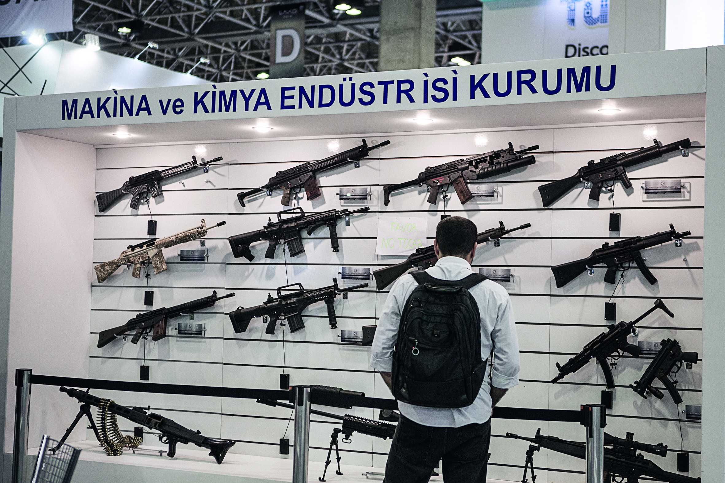 feir&atilde;o das armas