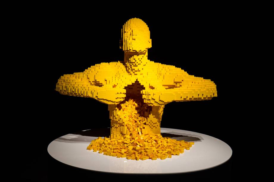 <em>Yellow</em> é a escultura mais famosa de Nathan. O conceito surgiu quando Nathan ainda era advogado e estava tomando coragem tornar-se artista. O primeiro título da obra era <em>Death</em> (morte), e ela foi esculpida em conjunto com duas outras esculturas: <em>Red</em> (vermelho) ou <em>Life</em> (vida) e <em>Blue</em> (azul) ou <em>Birth</em> (nascimento), cada uma com cerca de 11 mil peças. Mas <em>Yellow</em> deixou de representar a transformação de Nathan em artista e ganhou várias interpretações independentes.  