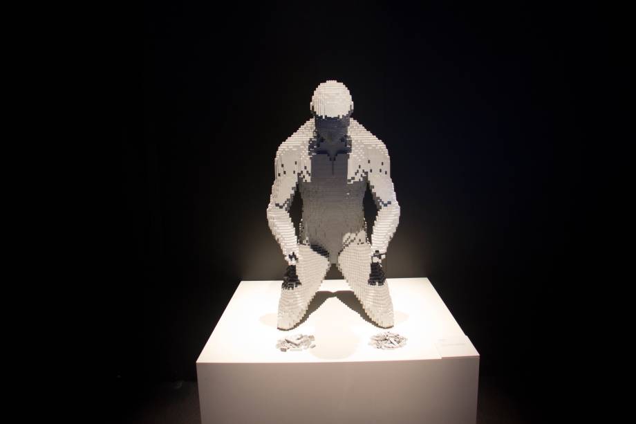 A escultura <em>Hands</em> (mãos) é o pior pesadelo de Nathan: suas mãos ficarem inúteis. Logo depois de sua primeira exposição, surgiu a oportunidade de fazer uma mostra solo em Hollywood, mas Nathan ficou com tanto medo de não conseguir criar algo incrível que fez uma escultura com seu próprio temor.