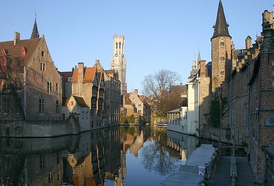 Bruges, na Bélgica,  talvez seja o nome menos conhecido da lista. Apelidada por muitos de "Veneza do Norte", Bruges é uma das cidades medievais mais preservadas do mundo. Bruges, na Bélgica,  talvez seja o nome menos conhecido da lista. Apelidada por muitos de "Veneza do Norte", Bruges é uma das cidades medievais mais preservadas do mundo.