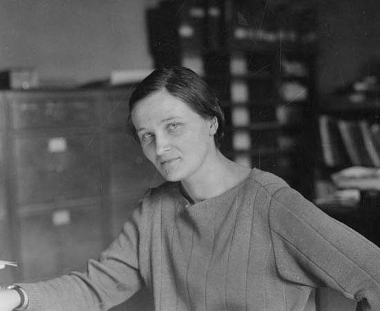 Cecilia Payne-Gaposchkin (1900 - 1979) - Astrônoma inglesa que descobriu que as estrelas são compostas principalmente de Hidrogênio e Hélio. Ela estabeleceu uma classificação para os astros de acordo com suas temperaturas.