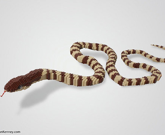 Cobra feita com peças de Lego. Cobra feita com peças de Lego.