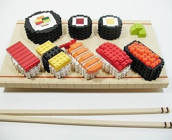 Que tal um almoço oriental feito com peças de Lego.