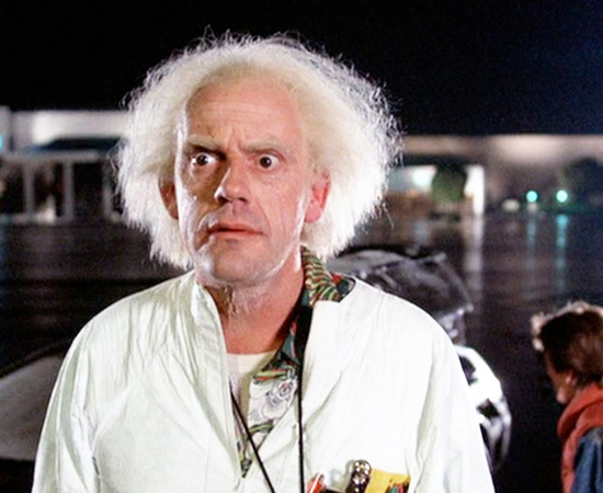 O nome do Doc Emmett Lathrop Brown esconde alguns segredos. O som da palavra Emmett, quando invertido, é o mesmo da palavra time, que significa tempo. Já quando as letras da palavra Lathrop são invertidas, forma-se a palavra portal. O nome do Doc Emmett Lathrop Brown esconde alguns segredos. O som da palavra Emmett, quando invertido, é o mesmo da palavra time, que significa tempo. Já quando as letras da palavra Lathrop são invertidas, forma-se a palavra portal.
