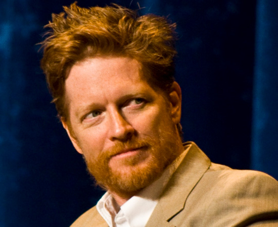 Michael J. Fox estava escalado para interpretar Marty McFly em De Volta Para o Futuro, mas por causa de um problema de agenda (ele estava gravando outro filme), ele foi substituído pelo ator Eric Stoltz. No fim das contas, os produtores consideraram que Stoltz não tinha muita cara de adolescente e Michael J. Fox ficou com o papel. Michael J. Fox estava escalado para interpretar Marty McFly em De Volta Para o Futuro, mas por causa de um problema de agenda (ele estava gravando outro filme), ele foi substituído pelo ator Eric Stoltz. No fim das contas, os produtores consideraram que Stoltz não tinha muita cara de adolescente e Michael J. Fox ficou com o papel.