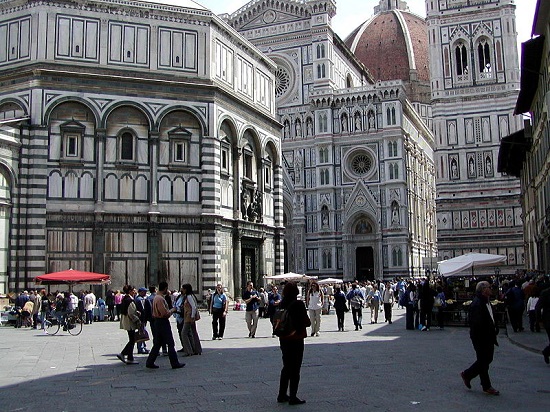 A segunda representante italiana na lista é Florença, maior cidade da Toscana. Berço do Renascimento na Itália, até hoje Florença é rica em museus, palácios e obras de arte. A segunda representante italiana na lista é Florença, maior cidade da Toscana. Berço do Renascimento na Itália, até hoje Florença é rica em museus, palácios e obras de arte.
