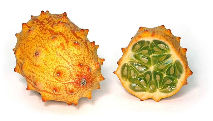 O kiwano é um meio termo entre o pepino e o melão. Nativo da África, é utilizado na