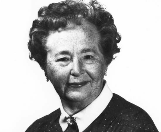 Gertrude Elion (1918 - 1999) - Bioquímica e farmacêutica britânica que recebeu o Prêmio Nobel de Fisiologia/ Medicina de 1988 pela criação de novos medicamentos.