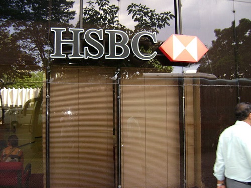 HSBC: Clientes mais atentos já notaram que se trata de um banco de origem asiática. A marca significa Hong Kong and Shanghai Banking Corporation. HSBC: Clientes mais atentos já notaram que se trata de um banco de origem asiática. A marca significa Hong Kong and Shanghai Banking Corporation.