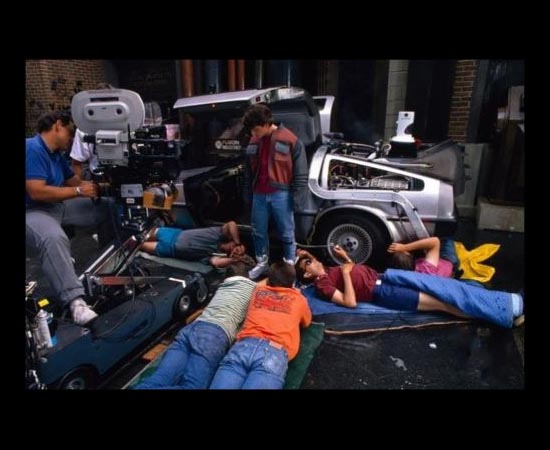 LOCAÇÕES - Os três filmes De Volta para o Futuro foram gravados em diferentes áreas do Estado da California, nos EUA. LOCAÇÕES - Os três filmes De Volta para o Futuro foram gravados em diferentes áreas do Estado da California, nos EUA.