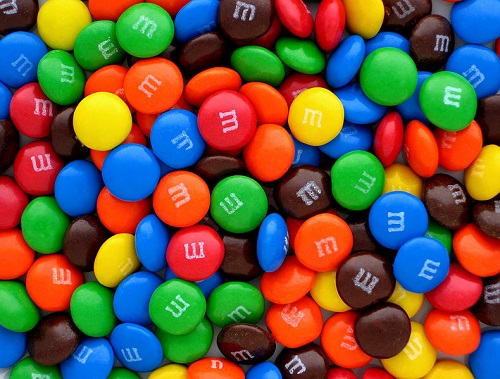 M&Ms: Eles foram sensação entre soldados na 2ª Guerra. Surgiram da parceria de Forest Mars e Bruce Murrie, os dois Ms. M&Ms: Eles foram sensação entre soldados na 2ª Guerra. Surgiram da parceria de Forest Mars e Bruce Murrie, os dois Ms.