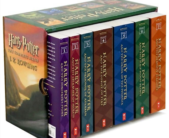 PÁGINAS - Um box original de Harry Potter, com edição de capa dura, tem 4144 páginas. O menor livro é Harry Potter e a Pedra Filosofal. O maior é Harry Potter e a Ordem da Fênix. PÁGINAS - Um box original de Harry Potter, com edição de capa dura, tem 4144 páginas. O menor livro é Harry Potter e a Pedra Filosofal. O maior é Harry Potter e a Ordem da Fênix.