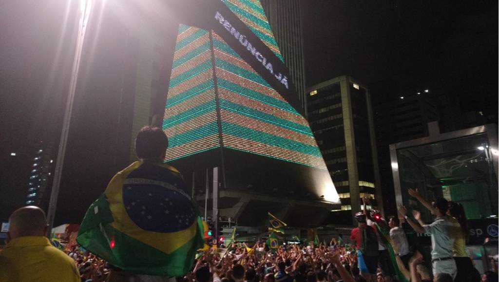 Fiesp infringe Lei Cidade Limpa para fazer campanha política. Lei diz que multa é de R$ 3 milhões