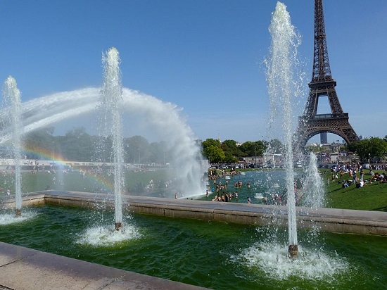 Paris é um cartão-postal perfeito. É complicado concorrer com uma cidade que tem a Torre Eiffel, o Arco do Triunfo, o rio Sena, muita história, e ainda por cima uma avenida como a Champs-Élysées. Paris é um cartão-postal perfeito. É complicado concorrer com uma cidade que tem a Torre Eiffel, o Arco do Triunfo, o rio Sena, muita história, e ainda por cima uma avenida como a Champs-Élysées.