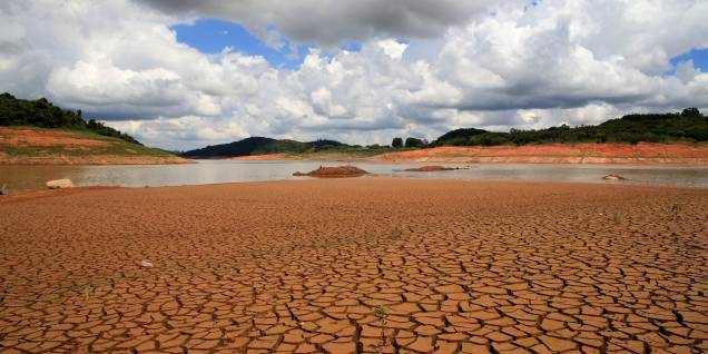 O ano continou difícil para os moradores de São Paulo por causa da <a href="https://preprod.super.abril.com.br/crise-agua/" target="_blank">crise da água</a>. O sistema Cantareira (foto), coração do principal manancial paulista, nunca esteve tão mal - apesar da leve melhrora dos últimos meses de 2015. O ano continou difícil para os moradores de São Paulo por causa da <a href="https://preprod.super.abril.com.br/crise-agua/" target="_blank">crise da água</a>. O sistema Cantareira (foto), coração do principal manancial paulista, nunca esteve tão mal - apesar da leve melhrora dos últimos meses de 2015.