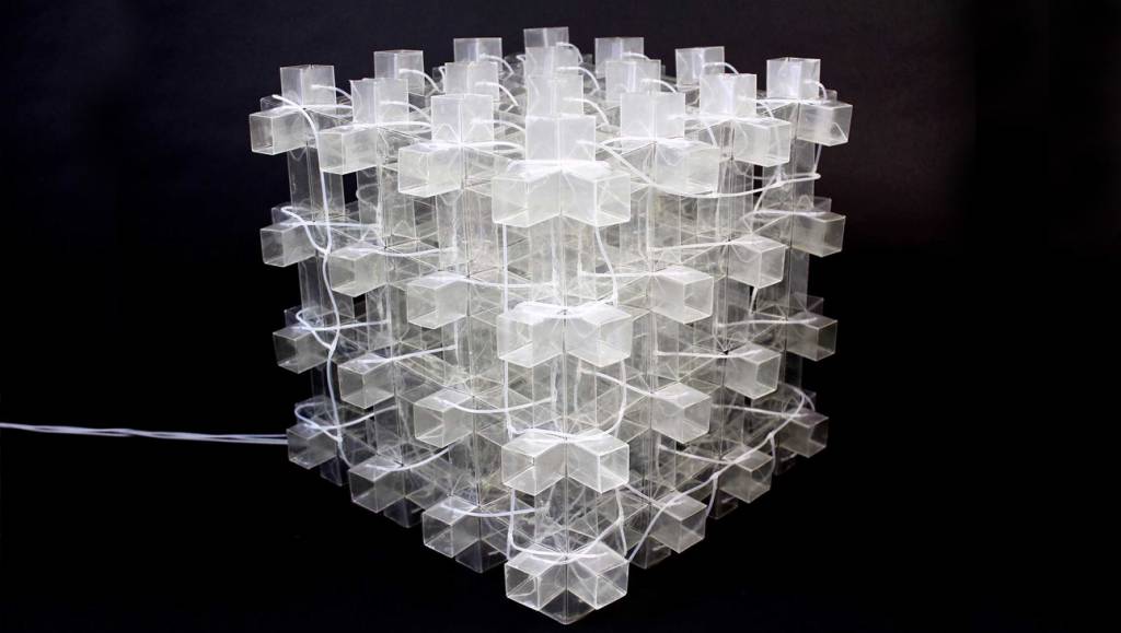 Casas podem caber na mochila com material de construção superdobrável