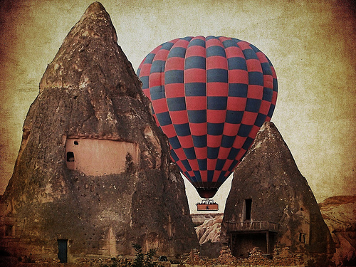 Que língua os personagens da novela Salve Jorge falam?