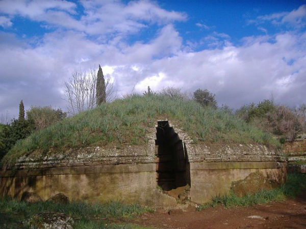 etruscan_tomb_with_grass_3268525115