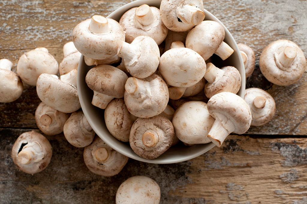 A melhor maneira de preparar cogumelos é no micro-ondas