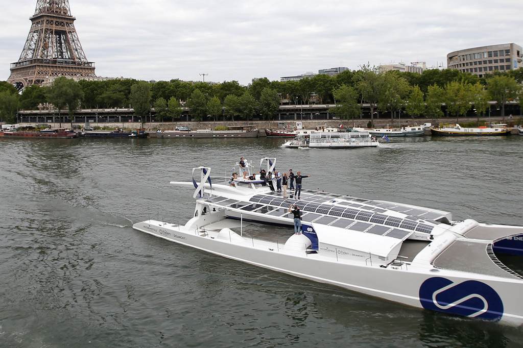 Barco de R$ 16 milhões, movido a energia renovável, inicia volta ao mundo