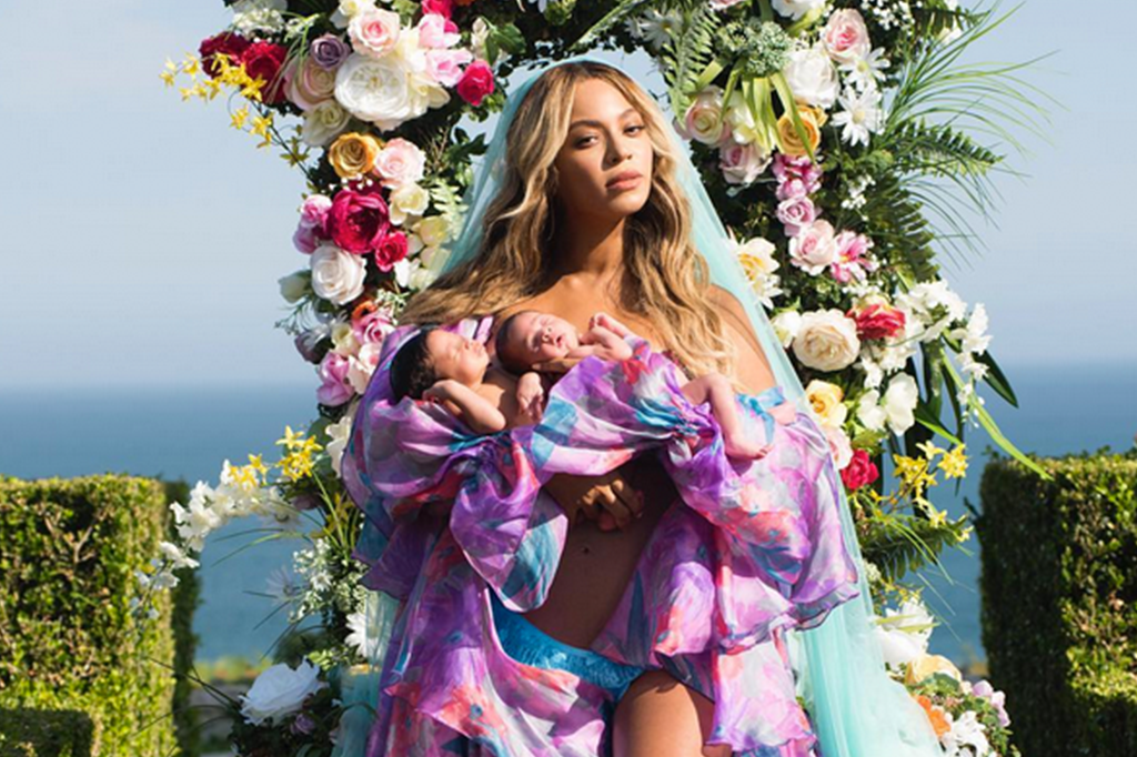 Enquanto Beyoncé revelou ao mundo os rostos dos gêmeos…