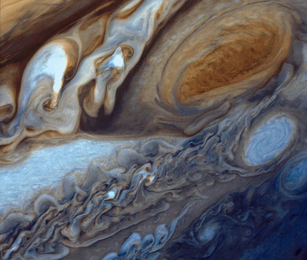 1065px-Jupiter_from_Voyager_1