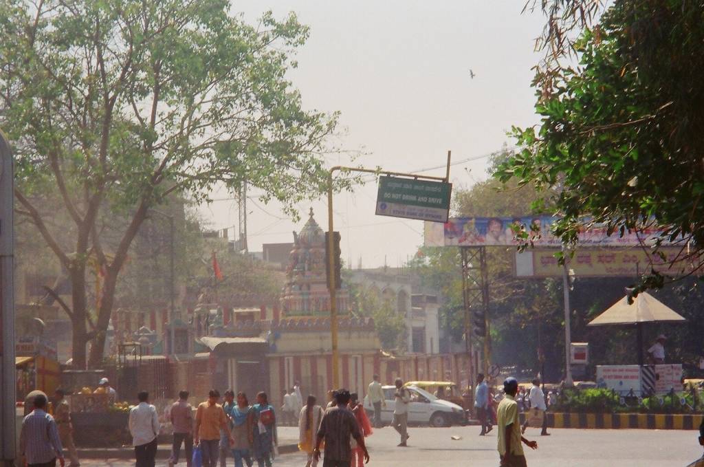 A_Hanuman_temple_at_the_entrance_to_the_Avenue_road_in_Bangalore