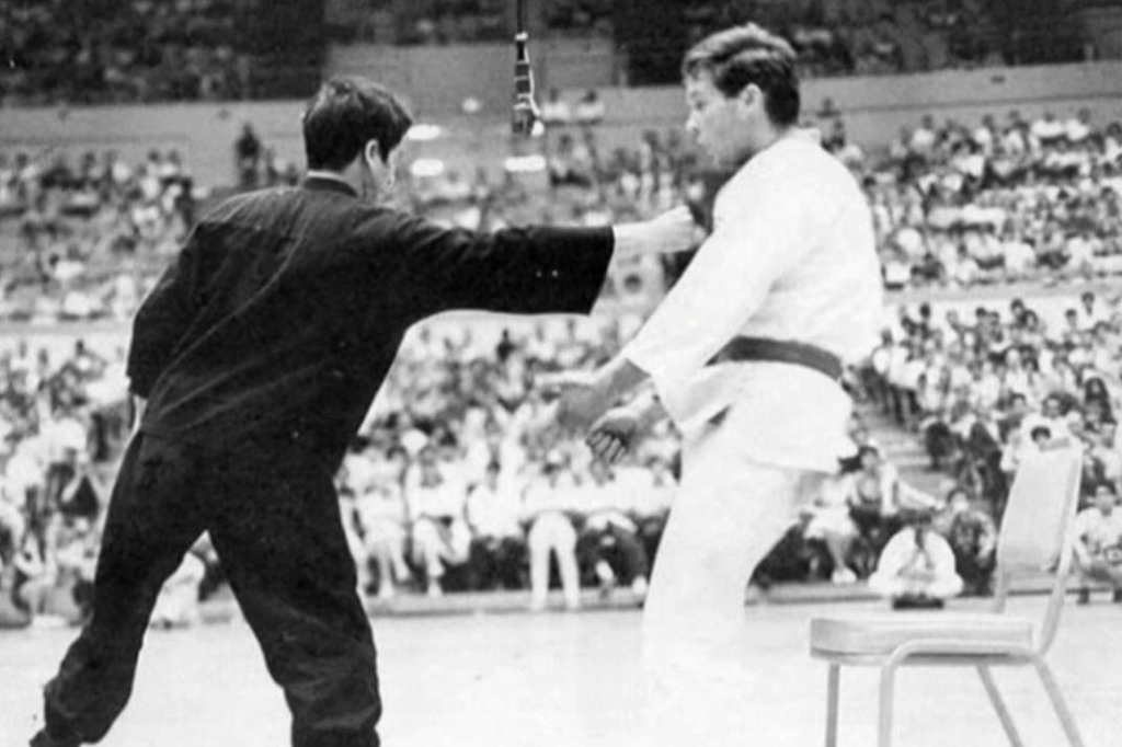 O soco de uma polegada de Bruce Lee funcionava mesmo?