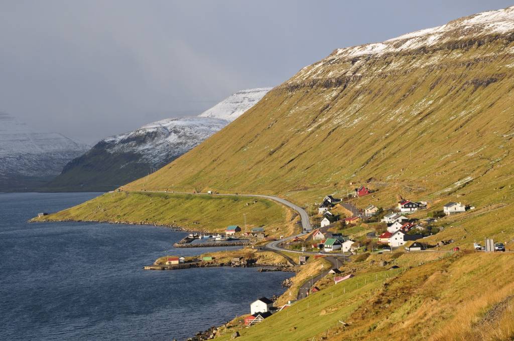 Faroe_Islands,_Eysturoy,_Skipanes_and_Undir_Gøtueiði