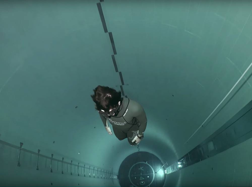 Um mergulho na piscina mais funda do mundo