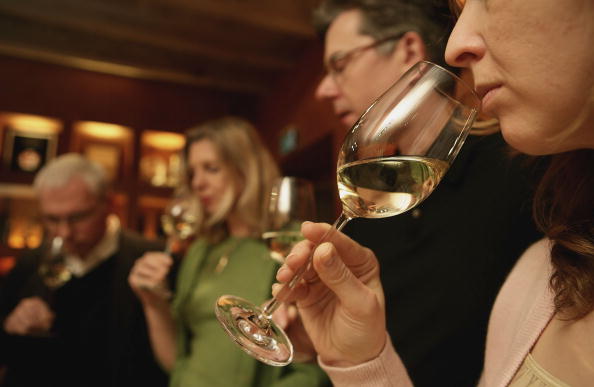 Como é feita a degustação de vinhos?