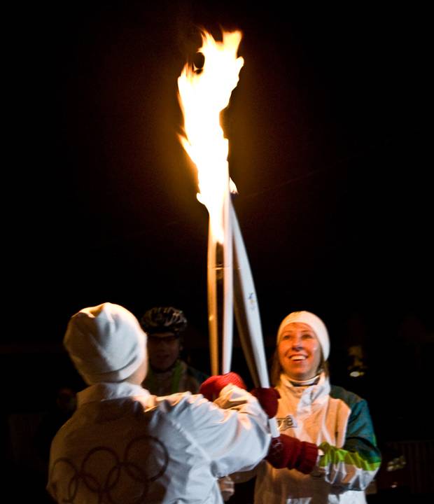 2009-11-23-IMG_8575-Olympic_Flame_Passes
