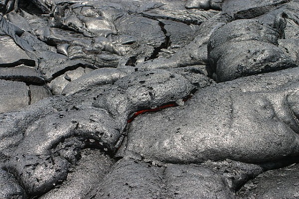 640px-Lava_tube