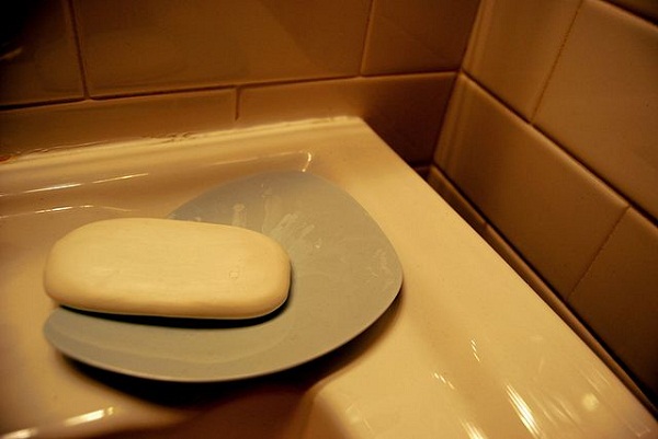 Por que o sabonete limpa?