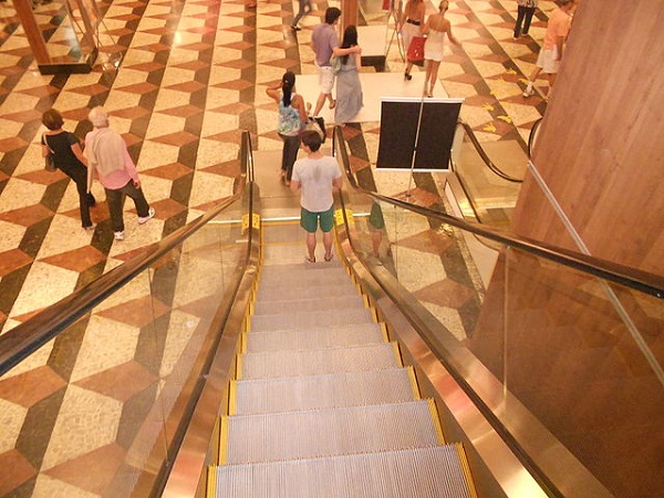 640px-Escada_rolante_do_Shopping_da_Gávea