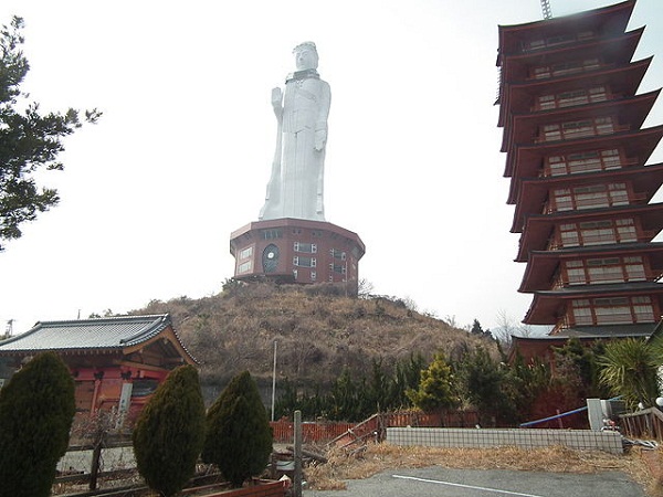 640px-Heiwakannonji,平和観音寺,世界平和大観音像_DSCF3854