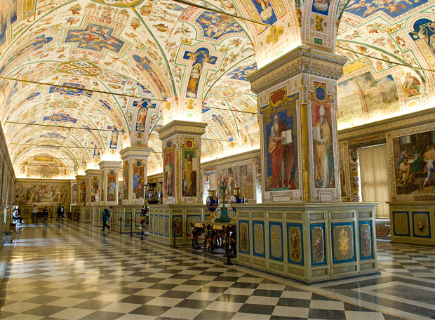 É verdade que existe uma sala de arquivos secretos no Vaticano?