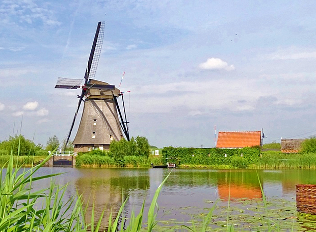 Por que a Holanda também é chamada de Países Baixos?