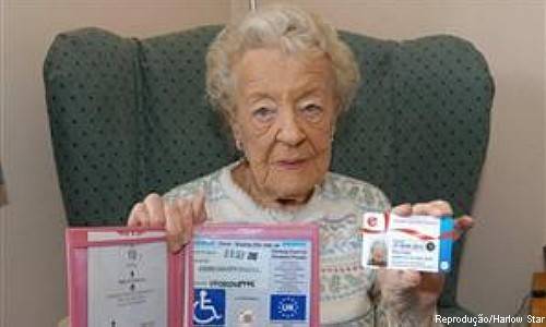 Bisavó de 92 anos foi impedida de comprar uísque porque não acreditaram que ela era maior de 18