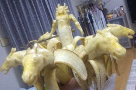 escultura-banana-poisedon1