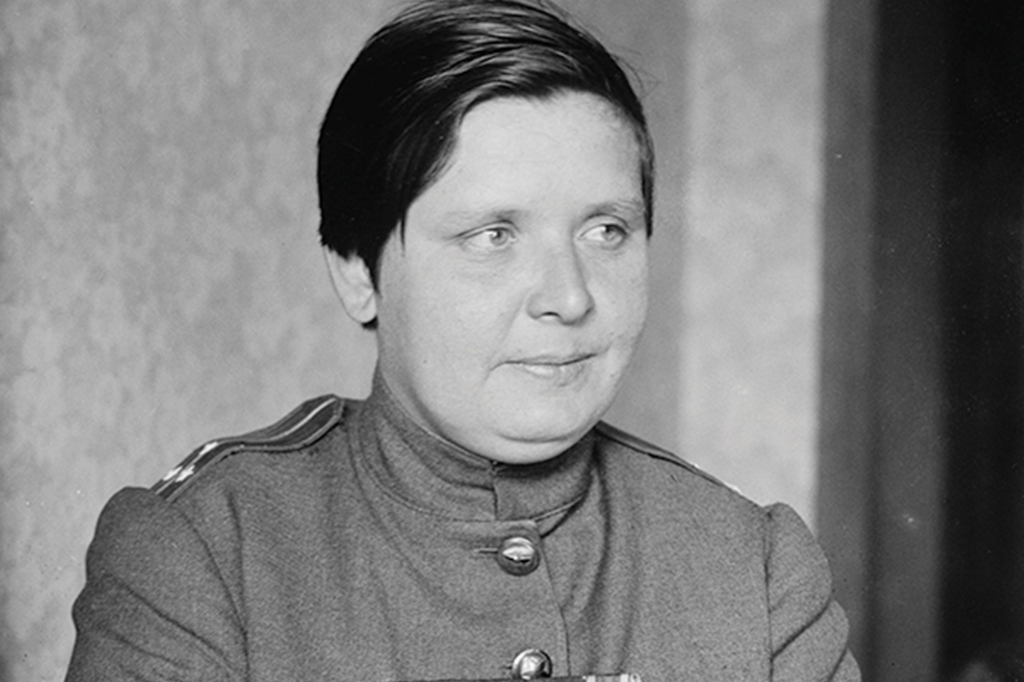 Qual foi o primeiro país a aceitar mulheres nas Forças Armadas?