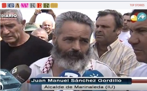 Prefeito espanhol participa de saques a supermercados para alimentar pobres