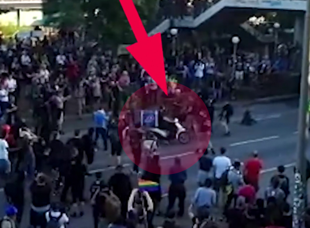 Entregador de pizza vira herói após atravessar protestos na Alemanha