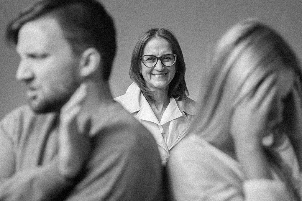 “Meus sogros me tratam mal e meu namorado fica do lado deles”