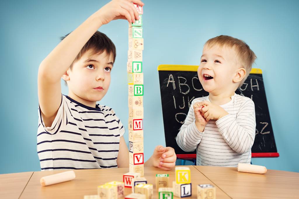 Irmãos mais velhos realmente levam vantagem