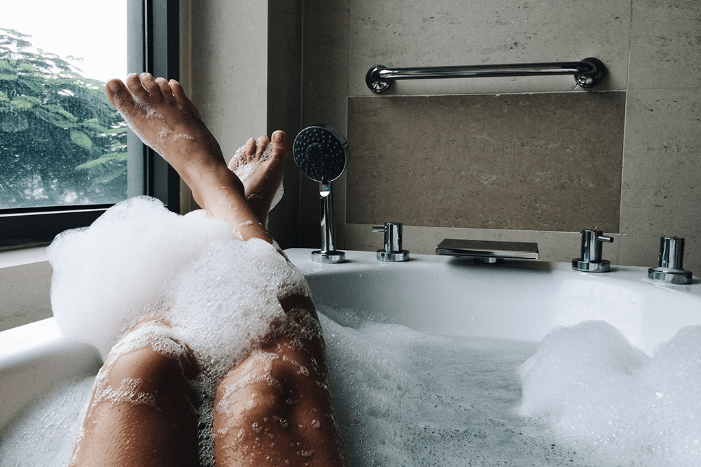 Banho quente seria mais eficaz contra depressão do que exercícios físicos