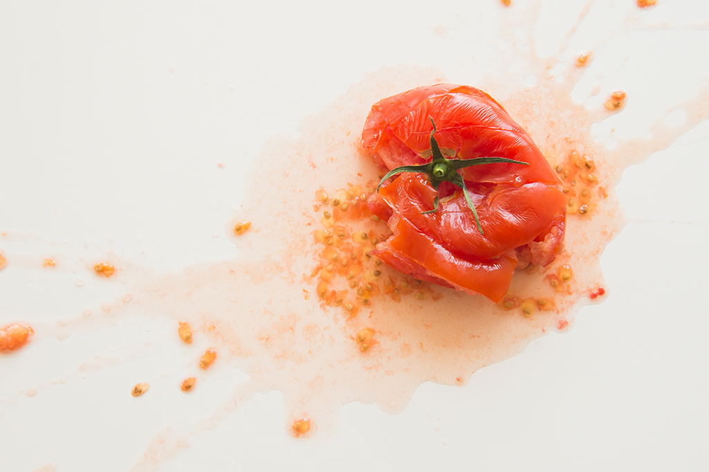 De onde vem o hábito de jogar tomates no palco após apresentações ruins?