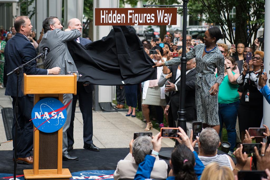 Rua da sede da Nasa é renomeada em homenagem às “Estrelas Além do Tempo”