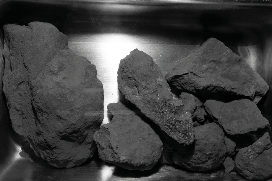 Rochas lunares trazidas pela Apollo 11. Rochas lunares trazidas pela Apollo 11.